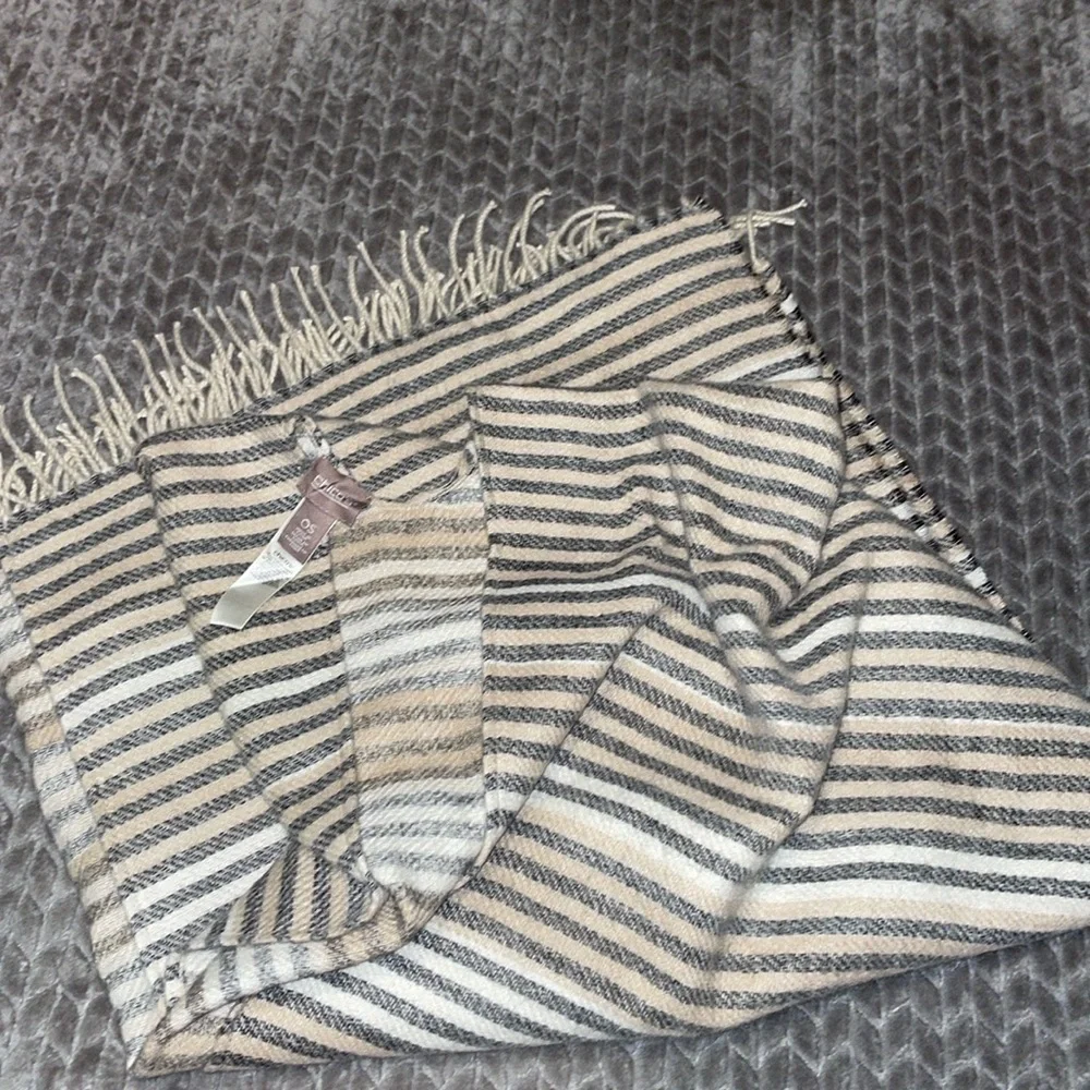 Chico’s‎ shawl/wrap.  One size.
